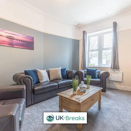 Homestay Large, Centrally Located, 5 Bedroom House
