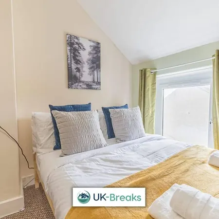 Large, Centrally Located, 5 Bedroom House Workington