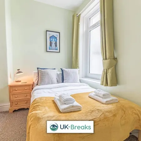 Large, Centrally Located, 5 Bedroom House