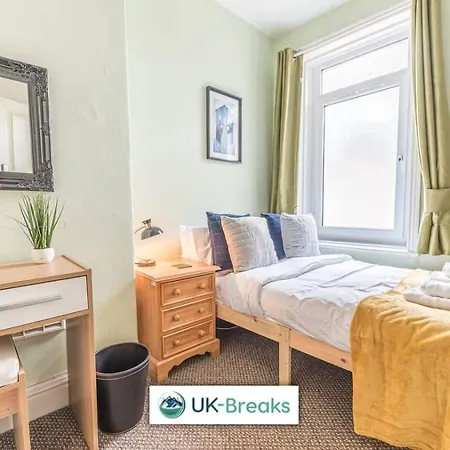 Large, Centrally Located, 5 Bedroom House * Workington